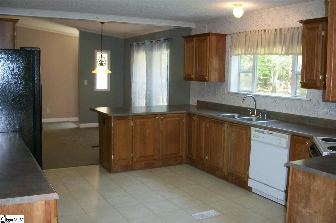 265 Southern Road Belton, SC 29627 - Photo 8 of 36