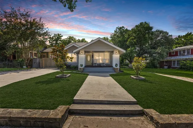 $350,000 | 3208 Travis Avenue, Fort Worth, TX 76110