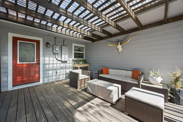 $350,000 | 3208 Travis Avenue, Fort Worth, TX 76110