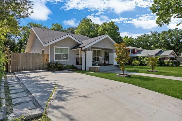 $350,000 | 3208 Travis Avenue, Fort Worth, TX 76110