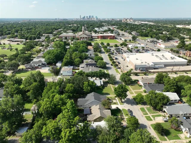 $350,000 | 3208 Travis Avenue, Fort Worth, TX 76110