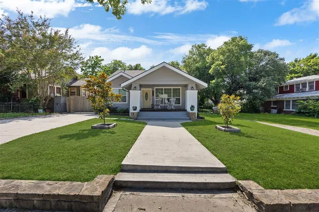 $350,000 | 3208 Travis Avenue, Fort Worth, TX 76110