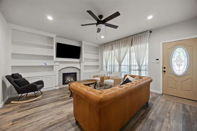 $350,000 | 3208 Travis Avenue, Fort Worth, TX 76110