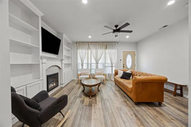 $350,000 | 3208 Travis Avenue, Fort Worth, TX 76110