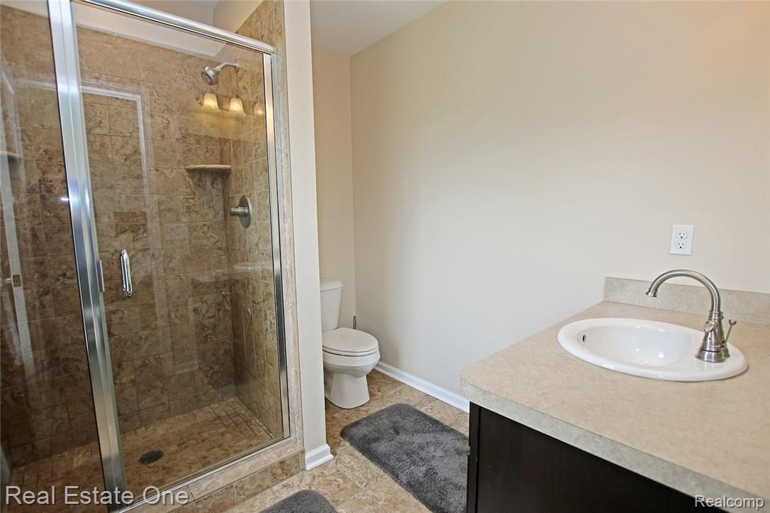 5076 Hidden Ridge Road Metamora, MI 48455 - Photo 21 of 46 21) Master Suite Bath.jpg