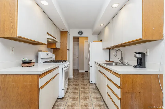 $434,000 | 72 Foxwood Circle, Mount Kisco, NY 10549