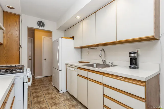 $434,000 | 72 Foxwood Circle, Mount Kisco, NY 10549