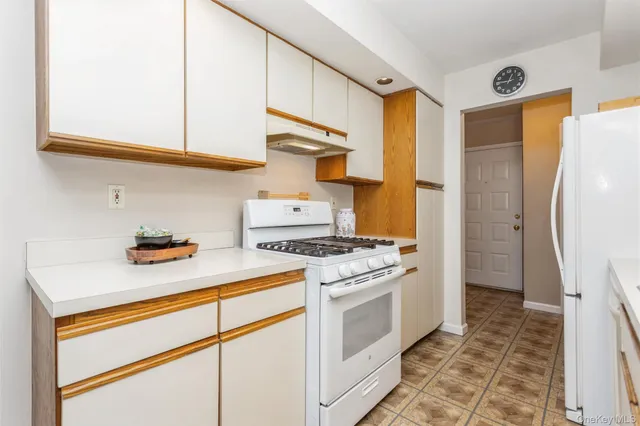 $434,000 | 72 Foxwood Circle, Mount Kisco, NY 10549