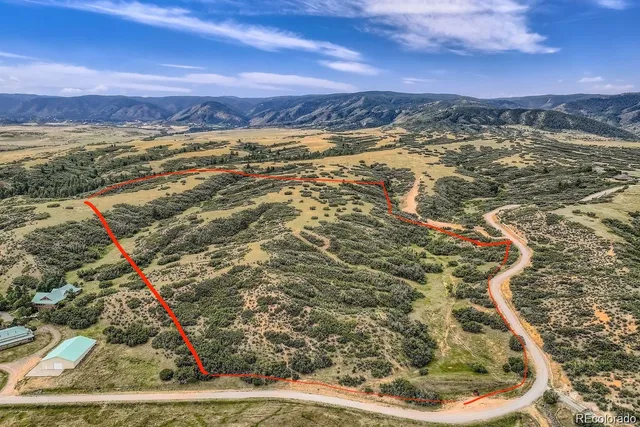 a view of a sky from a yard