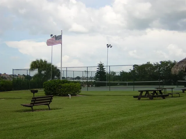 a view of a house with backyard and garden