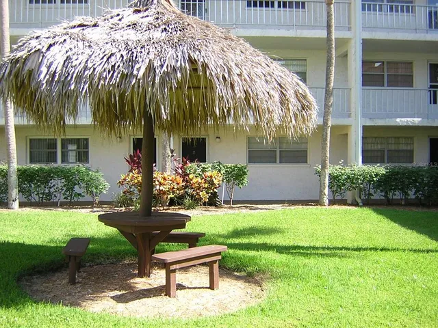 $1,425 | 12760 Indian Rocks Road, Unit 555, Largo, FL 33774