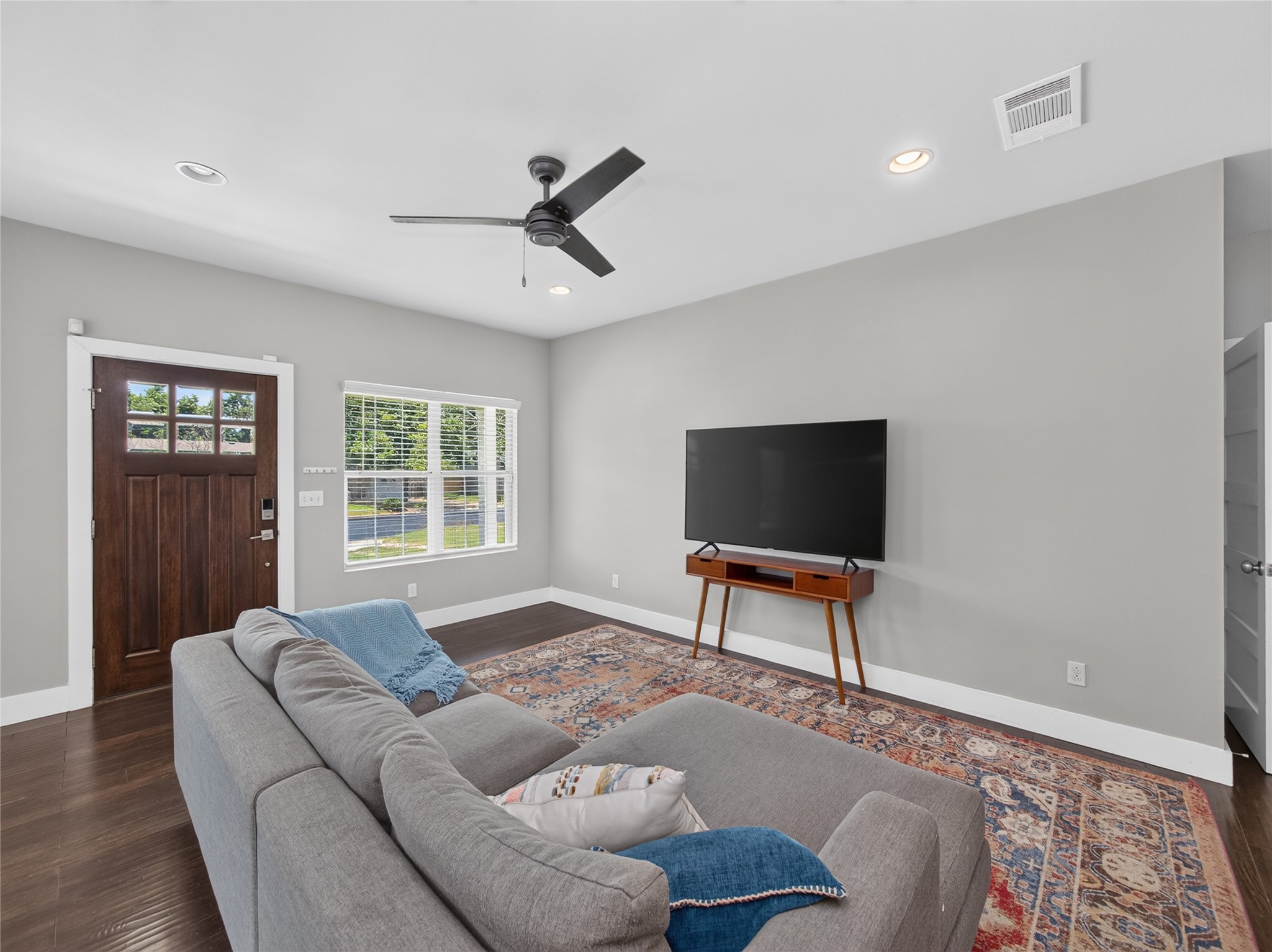 4504 Kitty Avenue Austin, TX 78721 - Photo 3 of 34