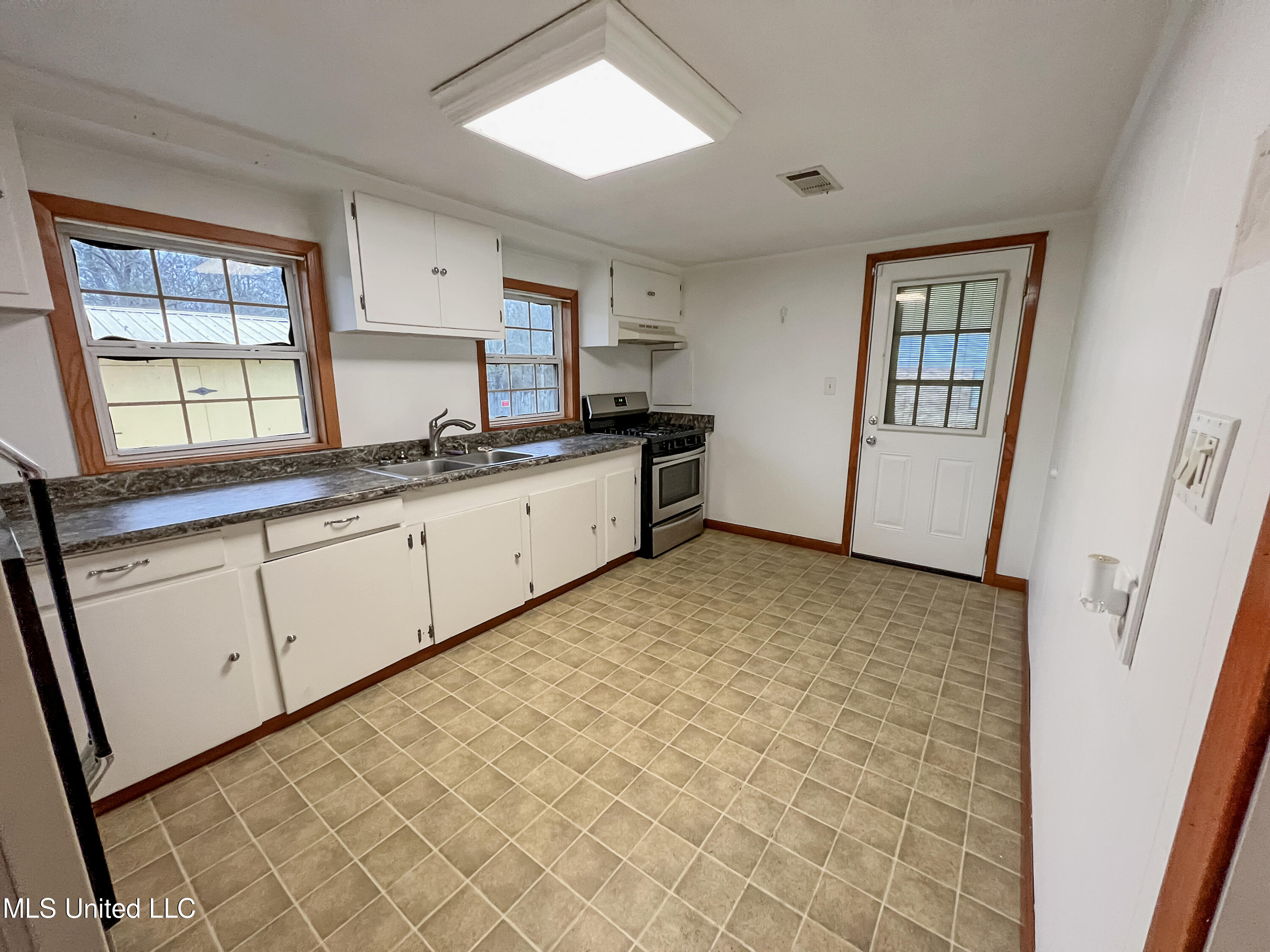 6043 Daugherty Road Long Beach, MS 39560 - Photo 4 of 15 kitchen 1