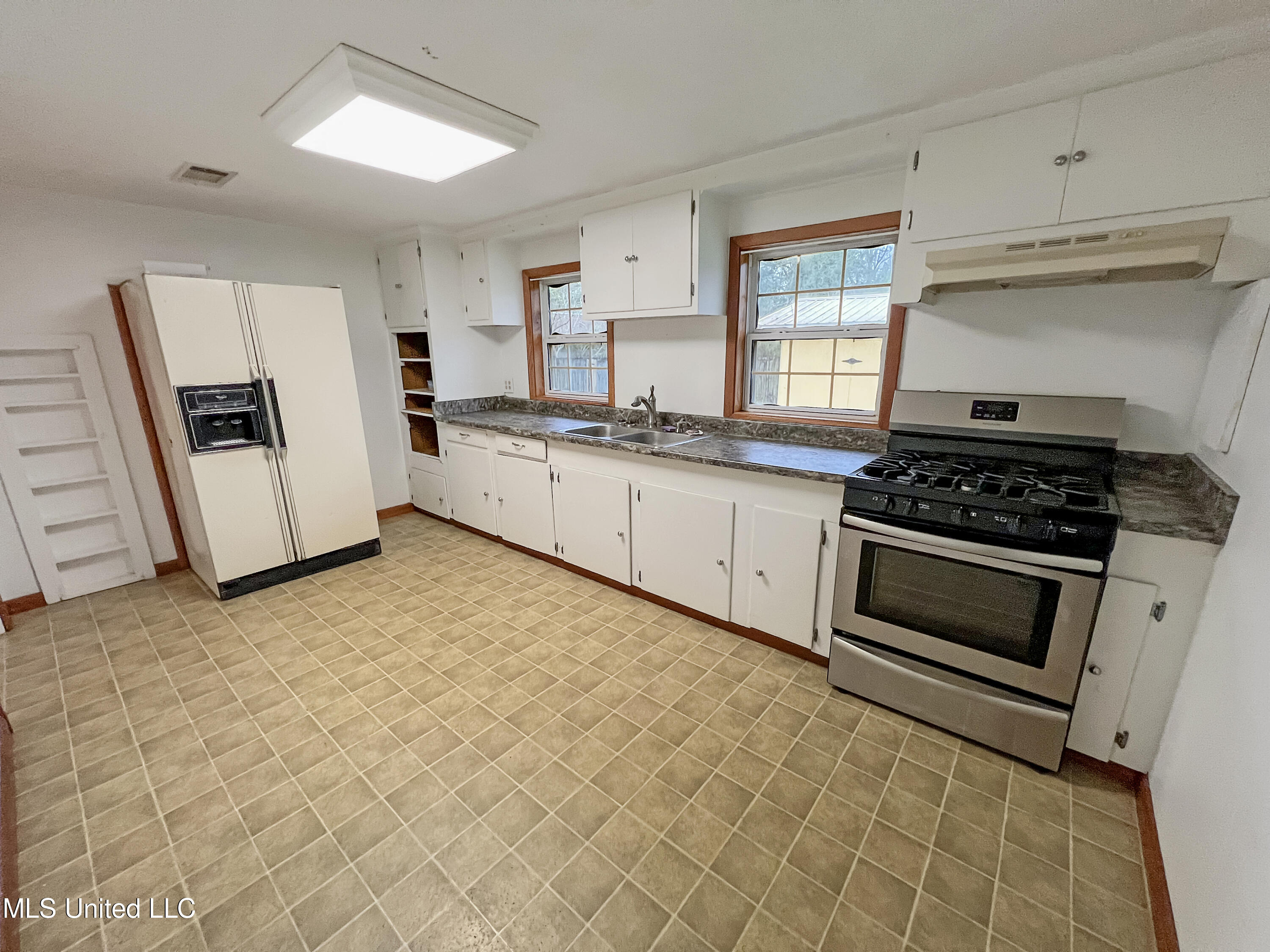 6043 Daugherty Road Long Beach, MS 39560 - Photo 5 of 15 kitchen 2