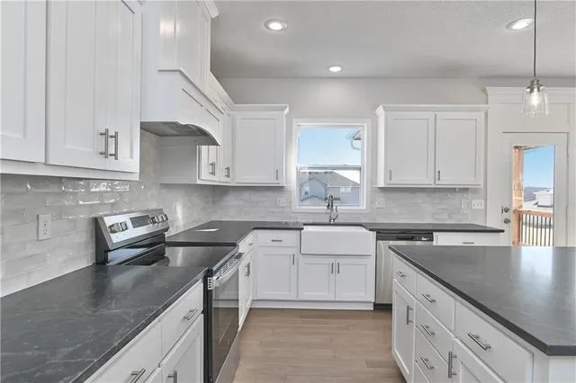 $644,950 | 2717 West Park Street, Olathe, KS 66061