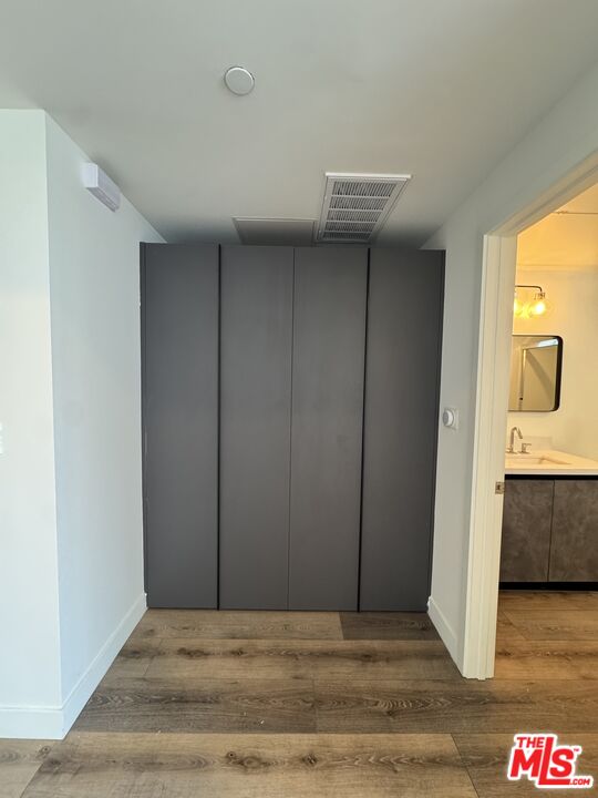 919 South Harvard Boulevard, Unit 403 Los Angeles, CA 90006 - Photo 5 of 9 a view of a hallway