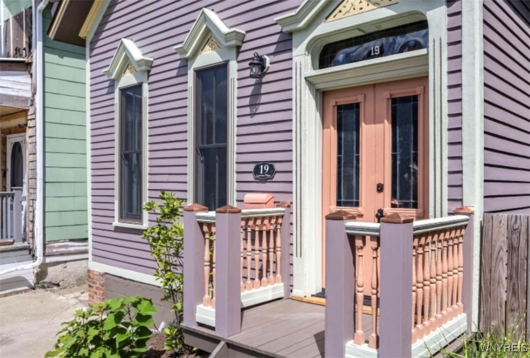 19 Lawrence Place Buffalo, NY 14213 - Photo 2 of 34