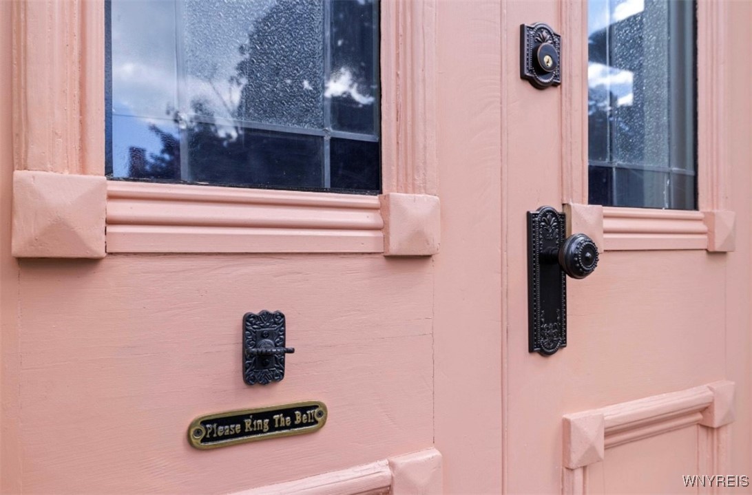 19 Lawrence Place Buffalo, NY 14213 - Photo 3 of 34