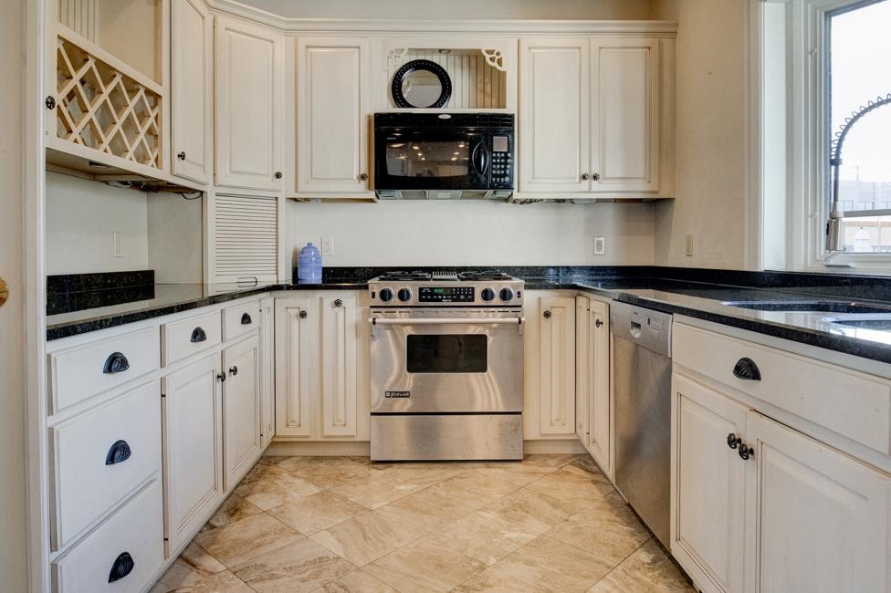 1851 Riverside Avenue Marinette, WI 54143 - Photo 11 of 50