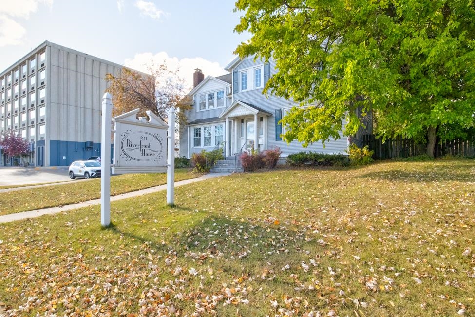 1851 Riverside Avenue Marinette, WI 54143 - Photo 2 of 50