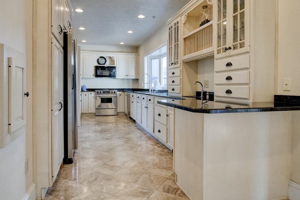 1851 Riverside Avenue Marinette, WI 54143 - Photo 8 of 50