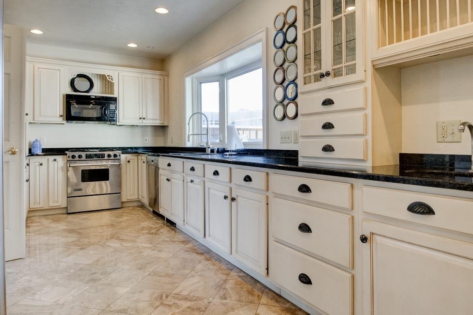 1851 Riverside Avenue Marinette, WI 54143 - Photo 10 of 50