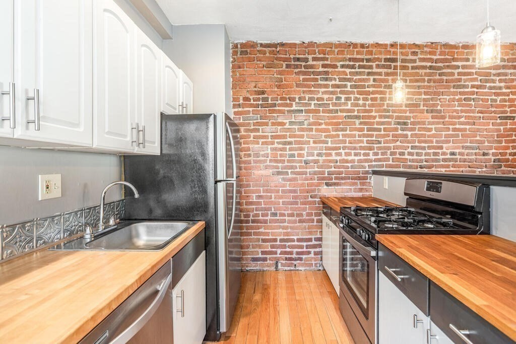 137 Sutherland Road, Unit A Boston, MA 02135 - Photo 4 of 17