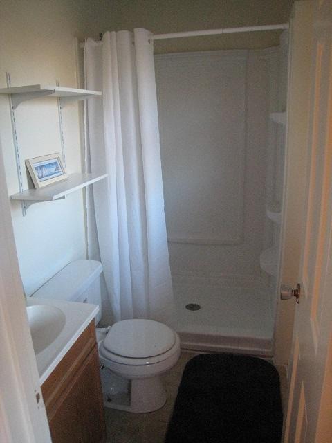 5421 Grandin Rd Extension Roanoke, VA 24018 - Photo 6 of 15 Bedroom #1 Bath