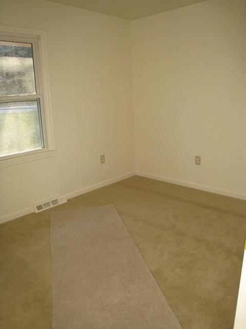 5421 Grandin Rd Extension Roanoke, VA 24018 - Photo 8 of 15 Bedroom #3