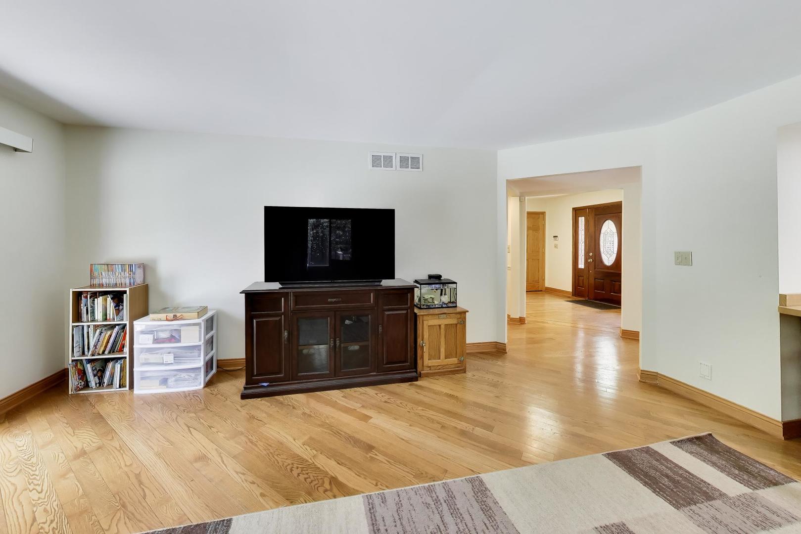 1104 Nottingham Lane Elgin, IL 60120 - Photo 9 of 59