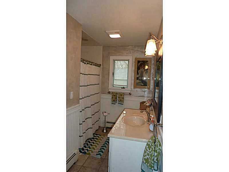 121 Glen Ridge Road Cranston, RI 02920 - Photo 11 of 20 Bathroom.