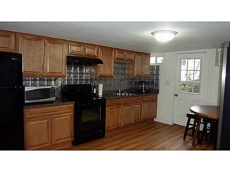 121 Glen Ridge Road Cranston, RI 02920 - Photo 17 of 20 Kitchen.