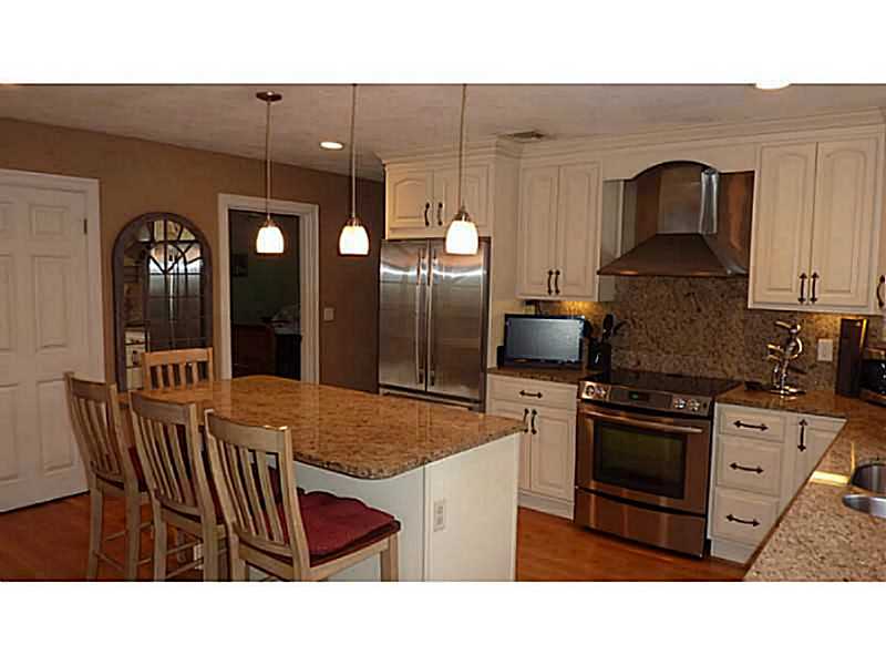 121 Glen Ridge Road Cranston, RI 02920 - Photo 7 of 20 Kitchen.