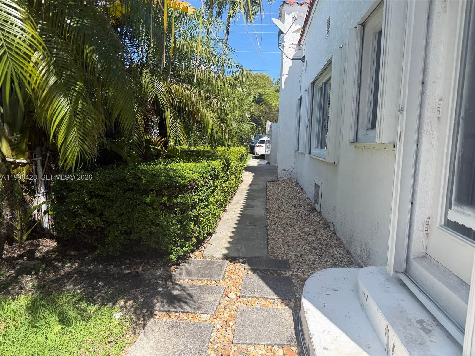 5116 Southwest 57th Avenue Miami, FL 33155 - Photo 11 of 17