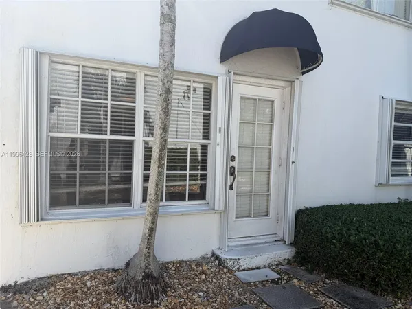 $2,900 | 5116 Southwest 57th Avenue, Miami, FL 33155