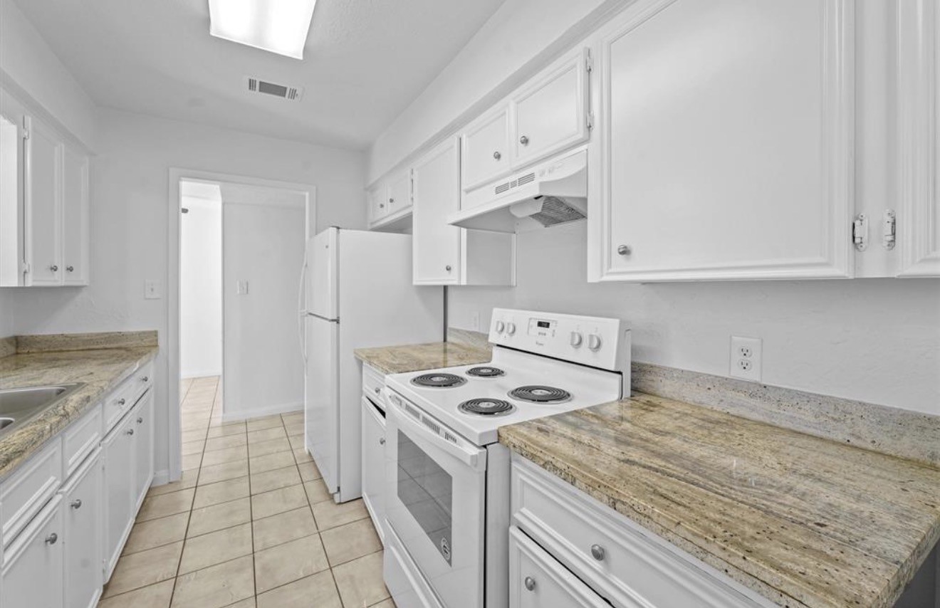 3428 Lantern Lane Baytown, TX 77521 - Photo 7 of 10