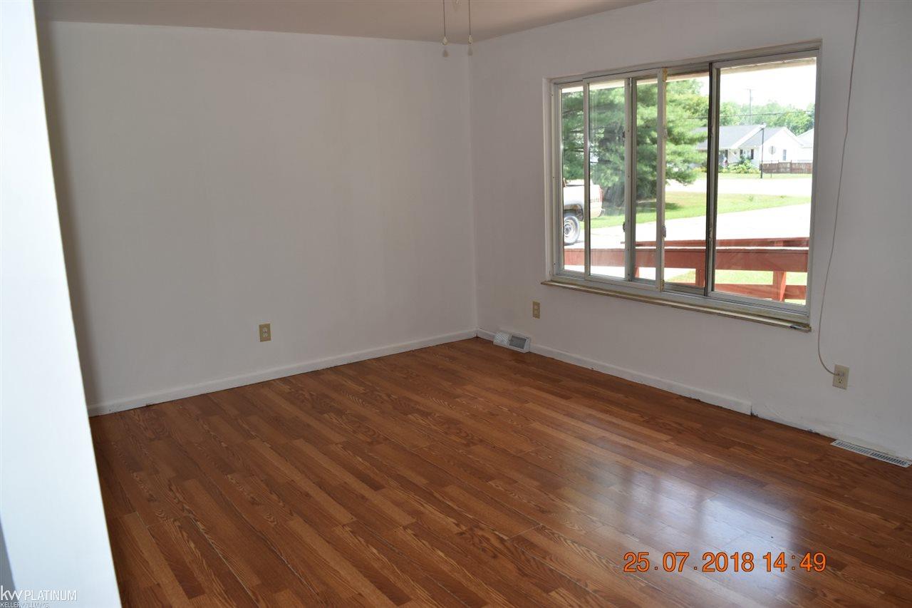 4118 Ravenswood Road Port Huron, MI 48060 - Photo 6 of 15 31354961-5.JPG