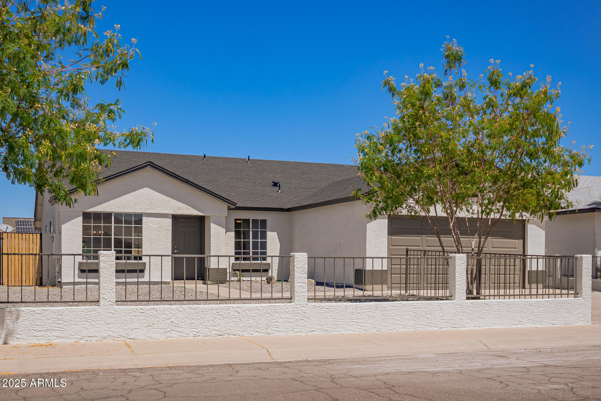 1408 East Carson Road Phoenix, AZ 85042 - Photo 3 of 31 04 - Carson