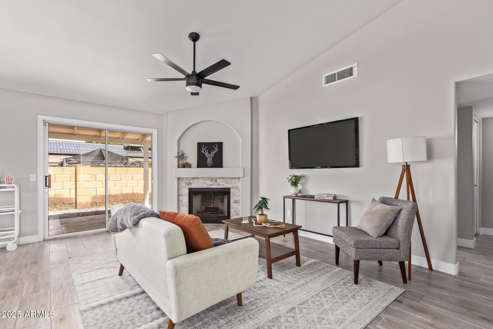 1408 East Carson Road Phoenix, AZ 85042 - Photo 8 of 31 11 - Carson