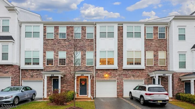 $610,000 | 305 Saratoga Court, Somerville, NJ 08876