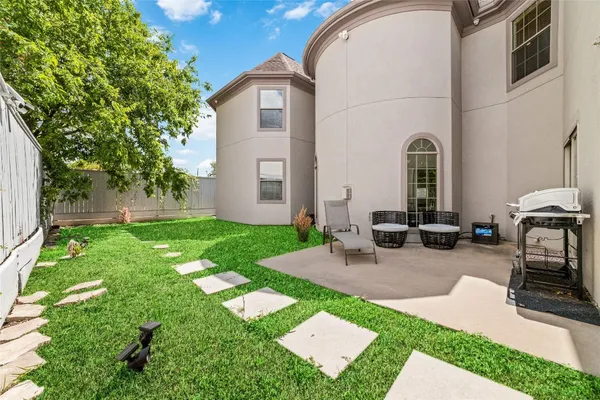 $895,000 | 2426 Tackaberry Street, Houston, TX 77009