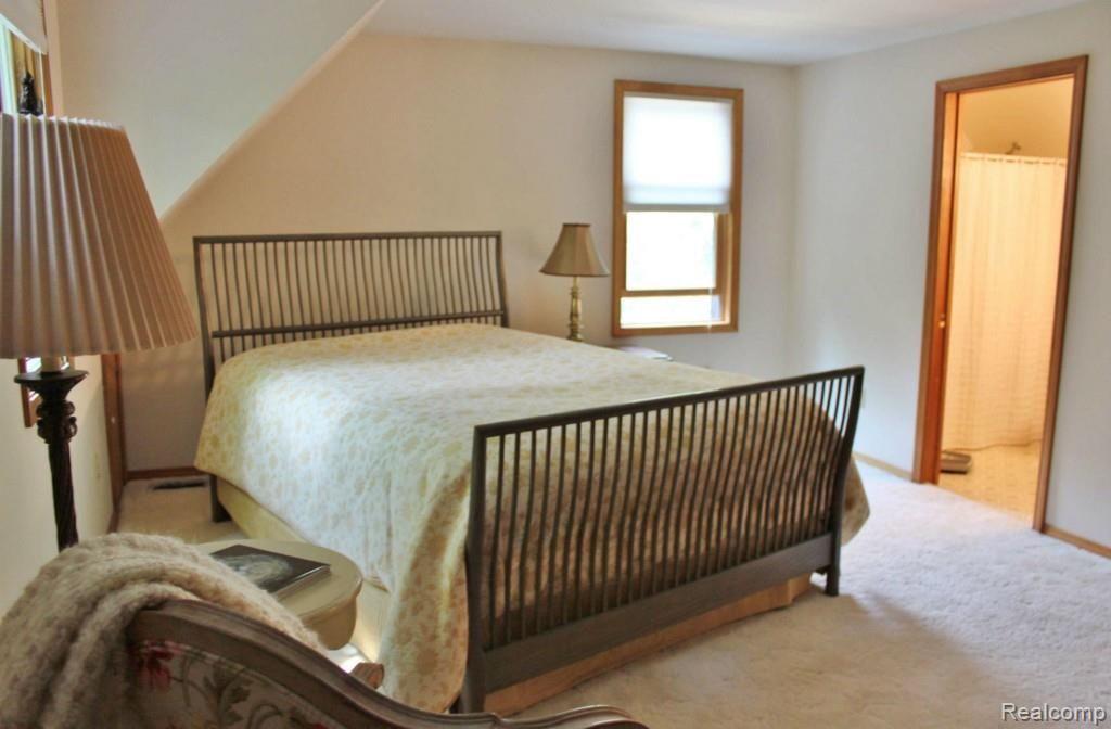 10139 Gibbs Road Clarkston, MI 48348 - Photo 25 of 44 Access to bath and Double Closet