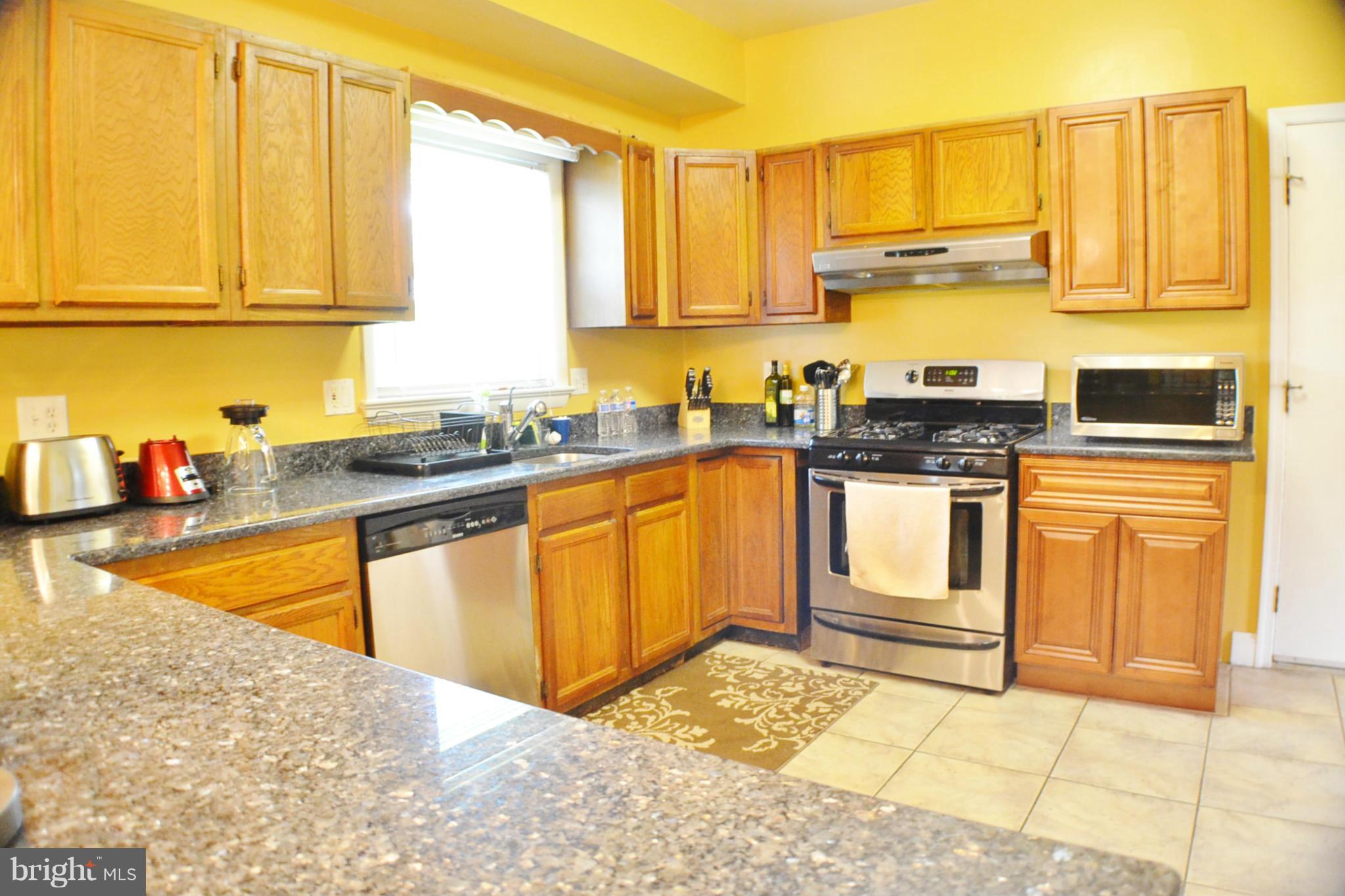 8224 Higham Road Lorton, VA 22079 - Photo 4 of 30 Kitchen