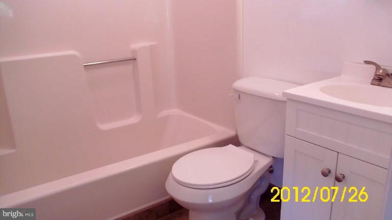 8703 Dangerfield Road Clinton, MD 20735 - Photo 4 of 25 Bath