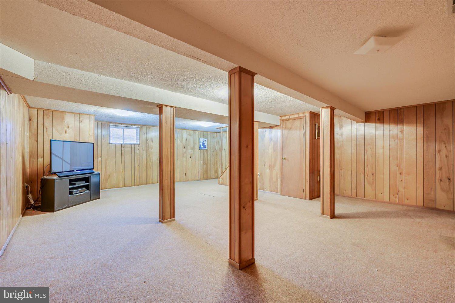 806 Robin Road Hillsborough, NJ 08844 - Photo 27 of 37 a view of a livingroom with furniture