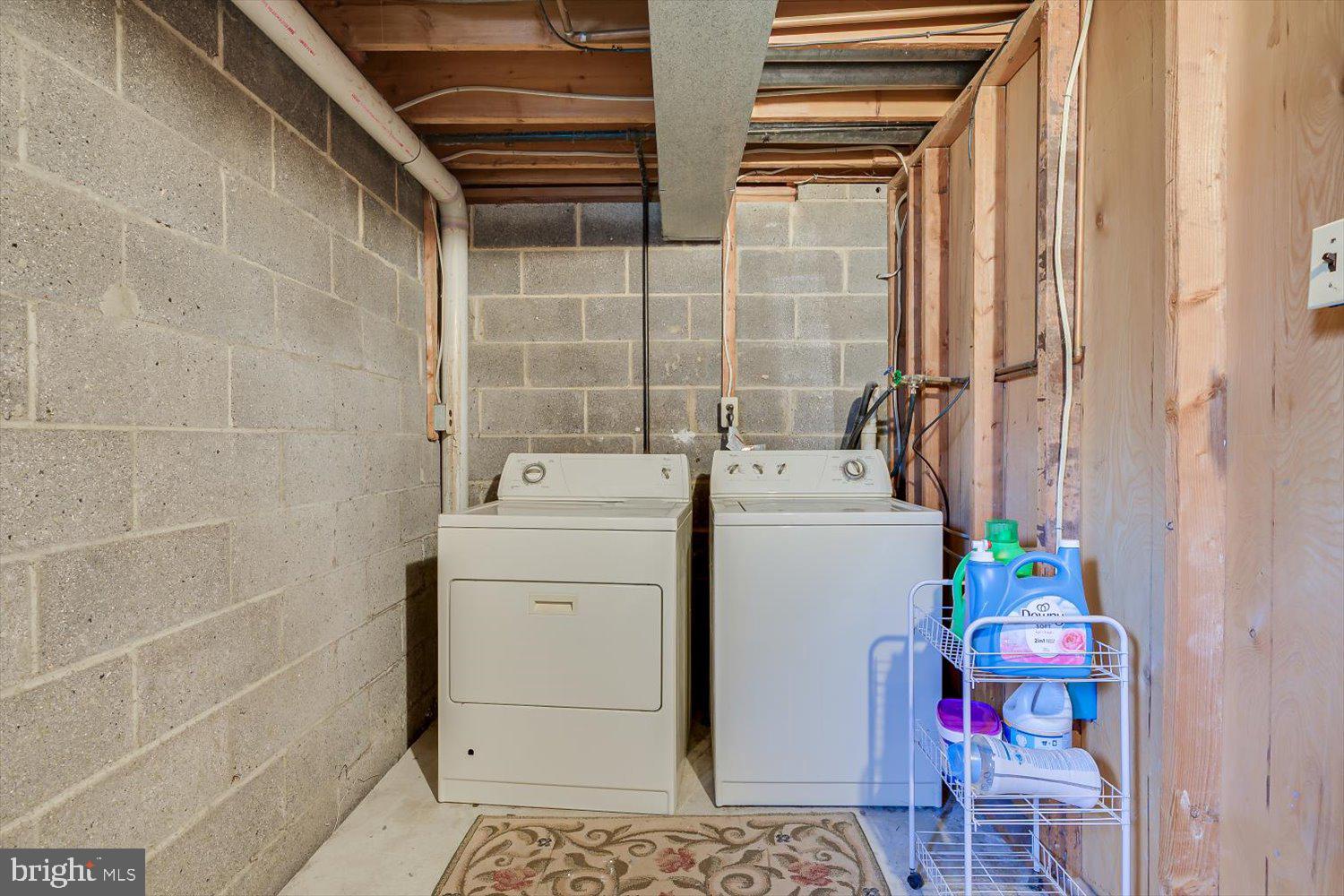 806 Robin Road Hillsborough, NJ 08844 - Photo 28 of 37 a utility room with dryer and washer