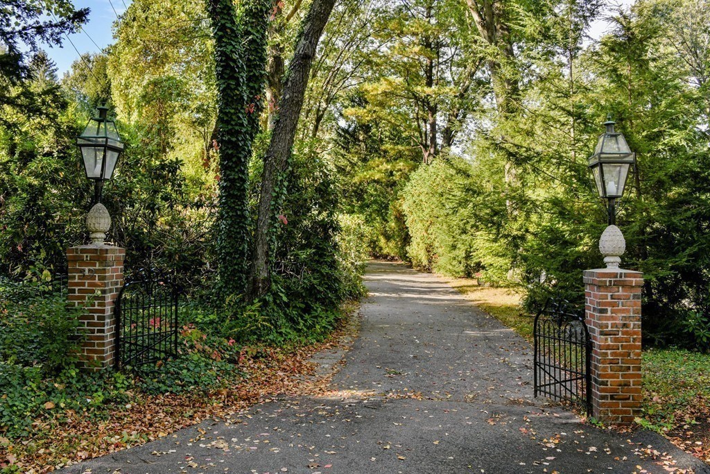 39 Myopia Road Winchester, MA 01890 - Photo 2 of 34