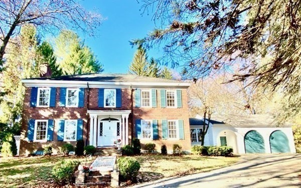 39 Myopia Road Winchester, MA 01890 - Photo 4 of 34