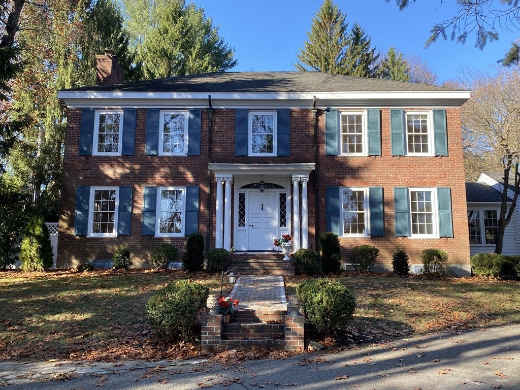 39 Myopia Road Winchester, MA 01890 - Photo 5 of 34