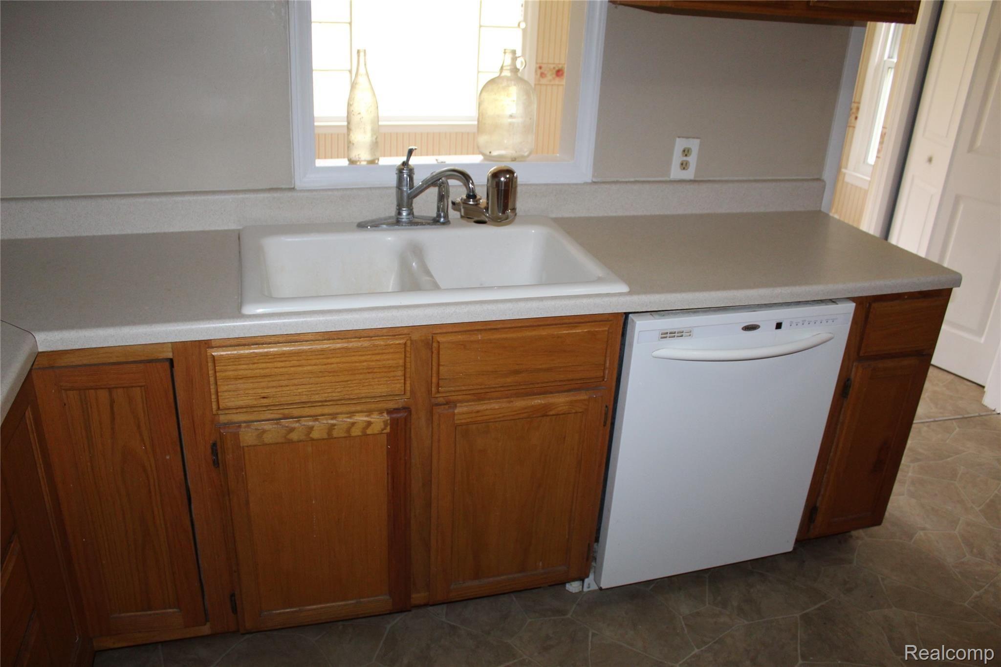 8330 North Vassar Road Mount Morris, MI 48458 - Photo 5 of 26 IMG_9090.JPG
